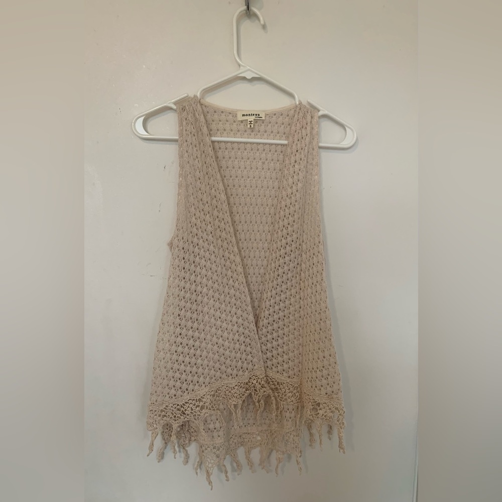NWOT Women Crochet Crop Vest with Fringes